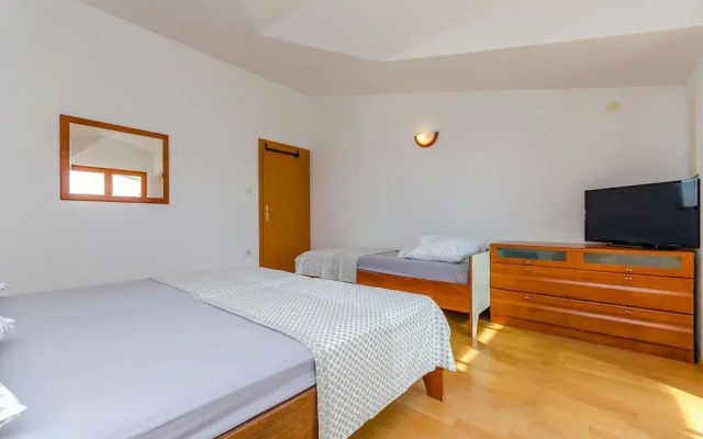 Apartments Milivoj