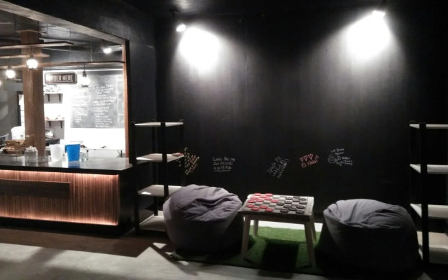 The Cavern Pod Hotel & Specialty Café - Hostel