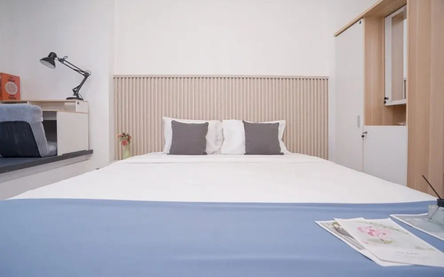 Warm Cozy Studio Room at Collins Boulevard Apartment