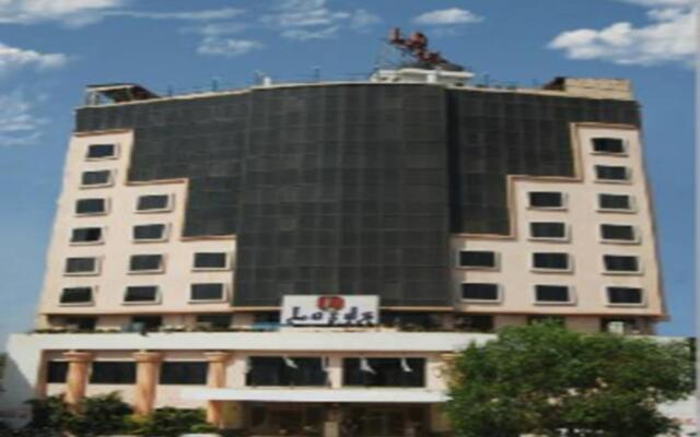 Отель Lords Plaza вид на фасад