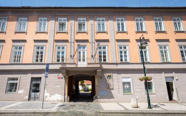 Апартаменты EMPIRENT Apartments Prague Castle вид на фасад