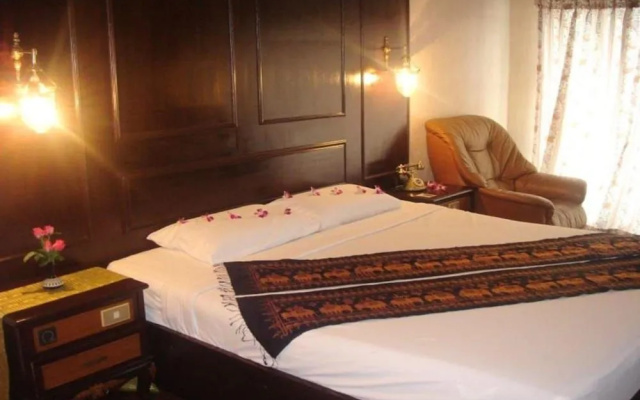 Hotel Petchkasem Grand