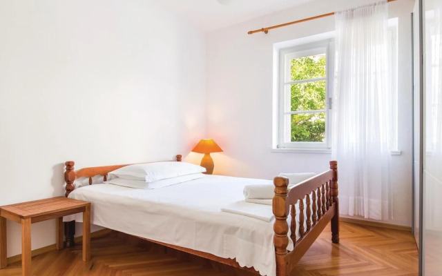 Amazing Home in Makarska With Wifi and 3 Bedrooms