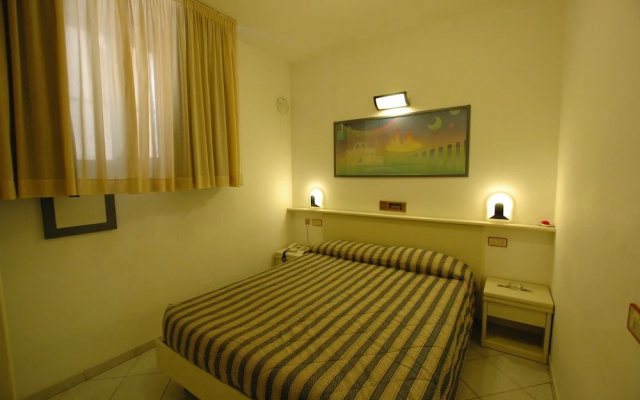 Hotel Crystal & Residence