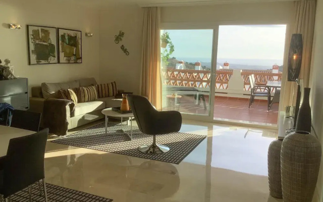 Pool Apt Calahonda 2 With Sea View