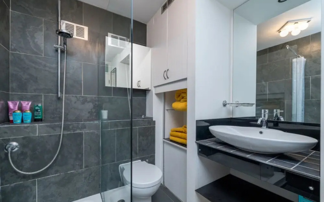 Altido 2-Bed Flat W/ Thames View