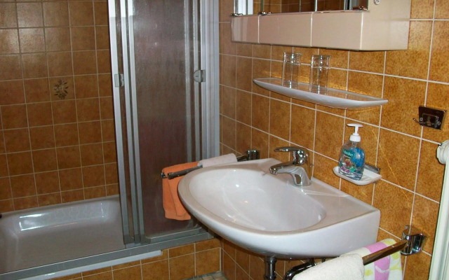 Ferienwohnung Emilia mit Bergblick (Osten)