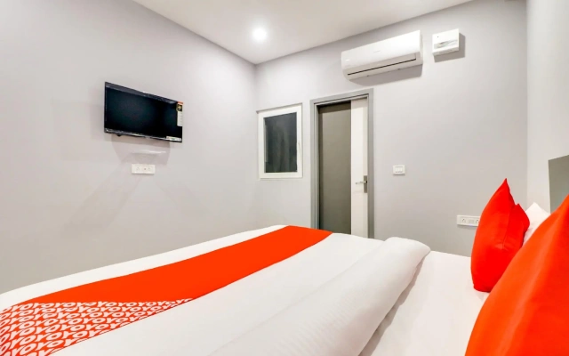 OYO 76766 Hotel Dream Palace