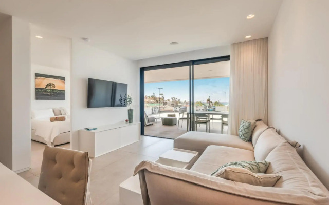 Infinity 0-8 LUXE SEA VIEW 2B