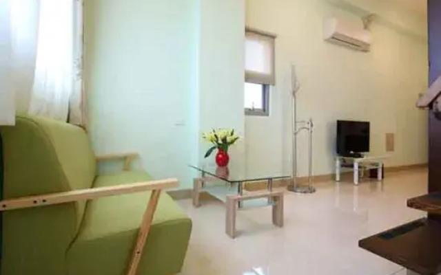 Little Squirrel B&B(小松鼠站前電梯民宿附停車場)