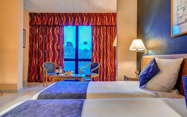 Coastline Hotel Нашшар комната для гостей