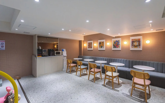Asherah Villard Aqua Business Hotel