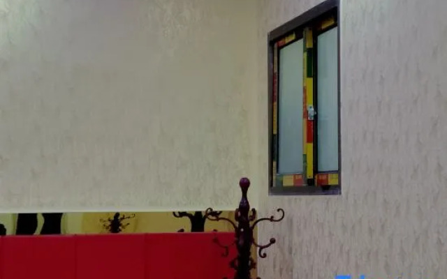 Yilong Shihui Hotel