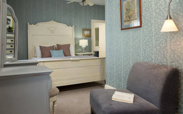 Carroll Villa Hotel