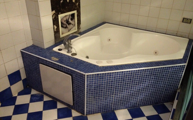 Debonair Hotel