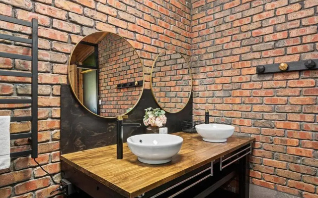 Black Pearl ~ Industrial-Chic in Silver Sands