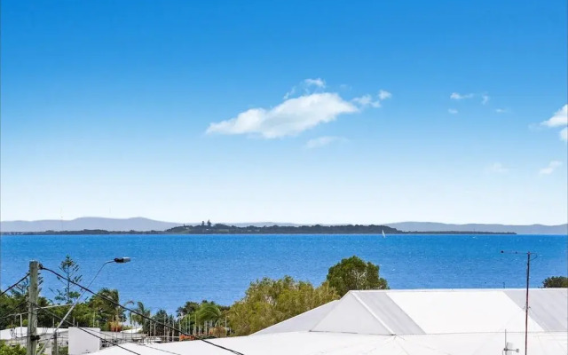 Stylish 4-bed Townhouse With Panoramic Ocean Views