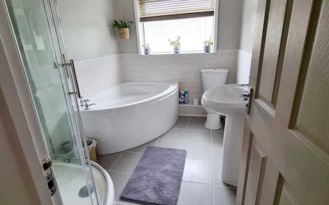 Property 5 Minutes Walk From Trearddur Bay Beach