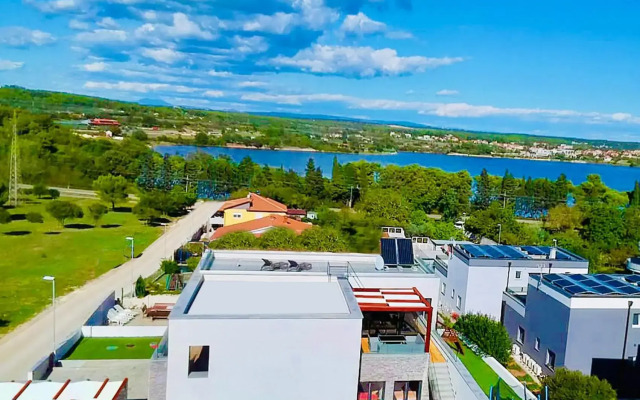 Leon's Holiday Homes Villa 3