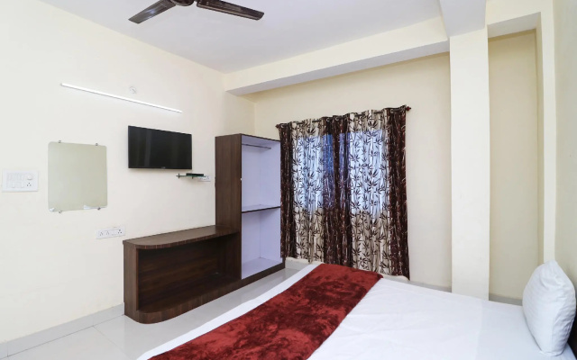 SPOT ON 45291 Bharat Lodge