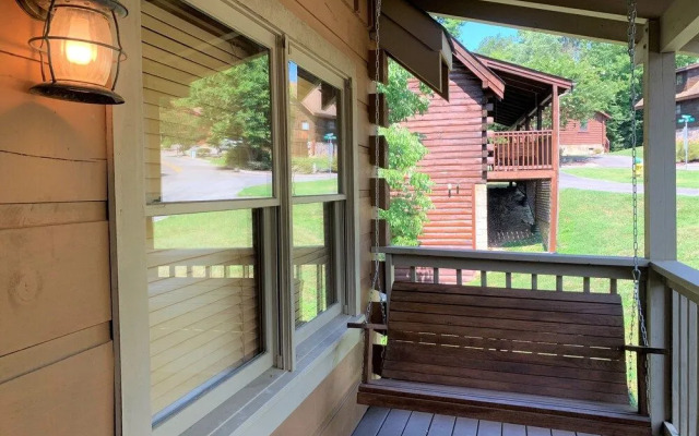 Karen's 2 Bedroom Cabin by Redawning