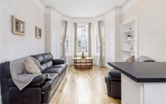 5 Bedroom Flat With Great Views In Bruntsfield