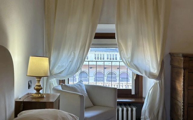 Piazza Erbe Lodge