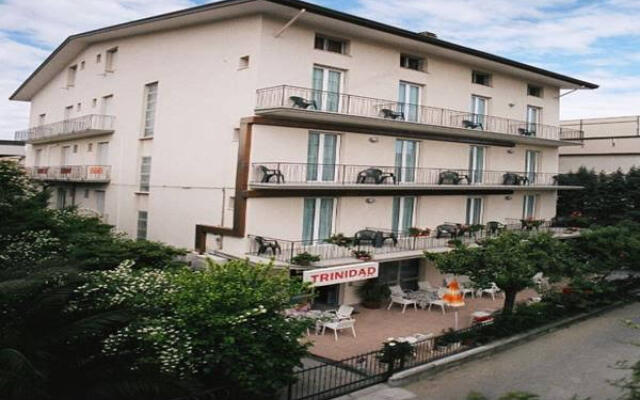 Hotel Trinidad Римини вид на фасад