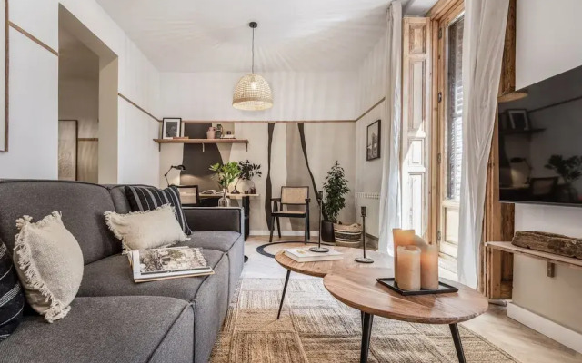 Garos - 2 Bedrooms in Malasa a