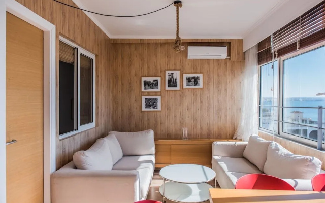 #Halu! - Spacious Home with Sea View