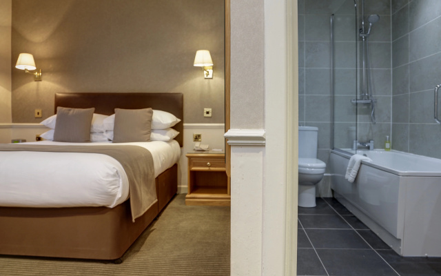 The Oaks Hotel