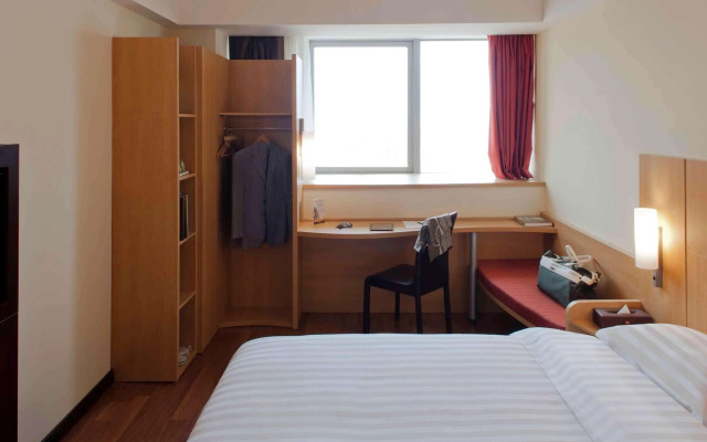 Ibis Qingdao Chengyang