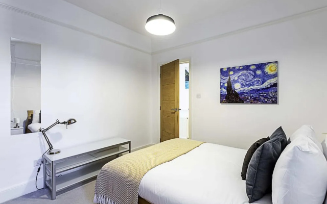 Cozy 2 Bed Apartment in Chiswick