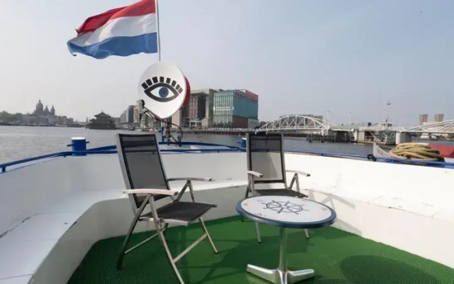 Houseboat NEMO