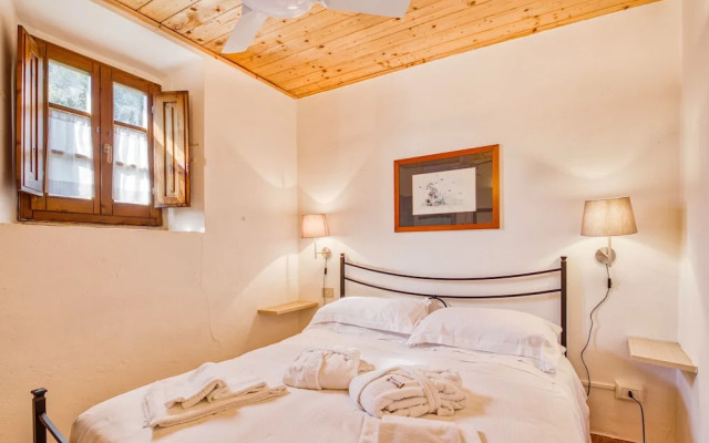 Loro 12 With Shared Pool And Tennis