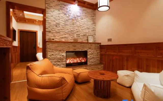 Zang Jinyue Lodge (Kangding Love Song Square Liuliu City Branch)