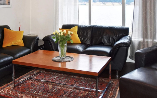 10 Person Holiday Home in Haramsøy