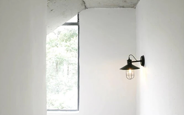Bird Singing Hotel