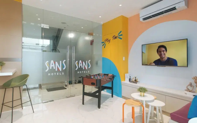 Sans Hotel at One JD Makati by RedDoorz