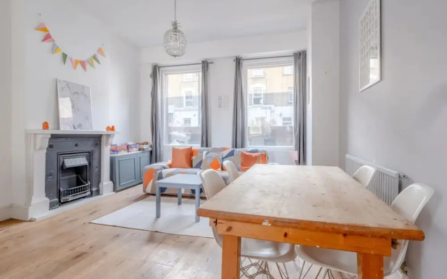 Lovely 3 Bedroom Apartment in Clapton With Garden