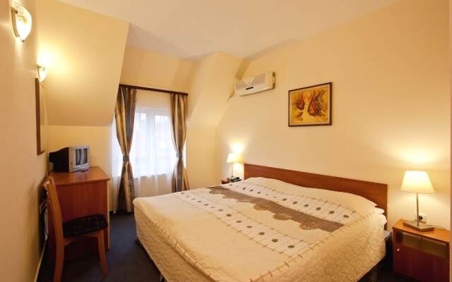 Hotel Cheap вид на фасад
