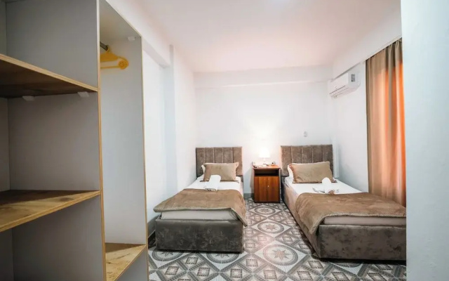 KURTI Hotel