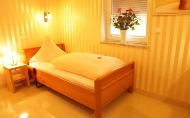 Gasper Business & Garden Hotel