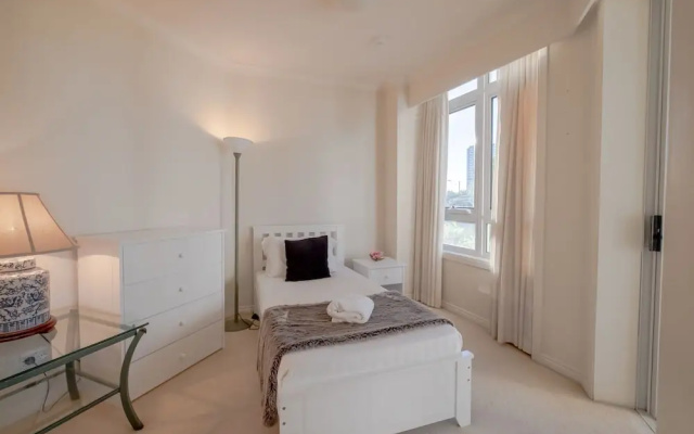 Resort-Style Apartment Opposite Beach