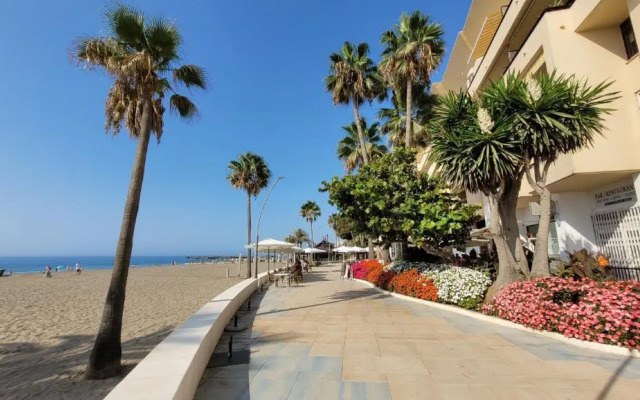 Beach at 40 meters, FREE parking, WI-FI, AC
