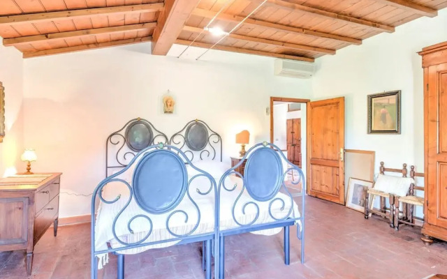 Hilltop Holiday Home in San Miniato with Hot Tub