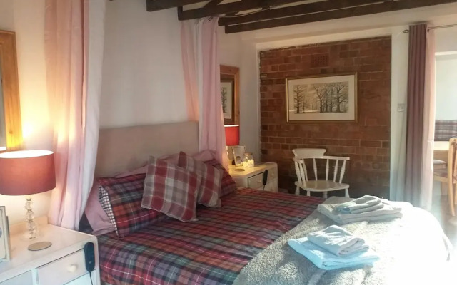 House - Sleeps 2, pet Friendly & Free Parking