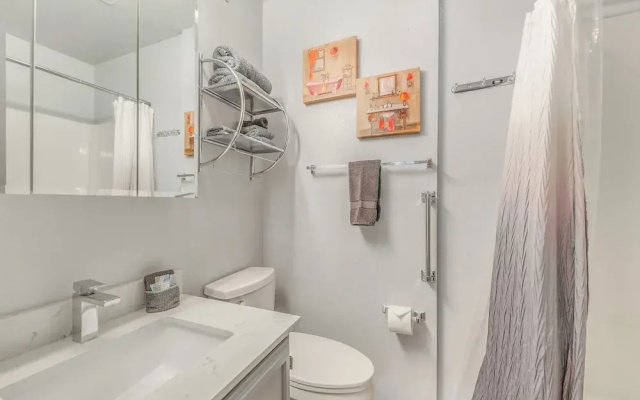 Condo Near Midtown Ruidoso w/ Furnished Deck!