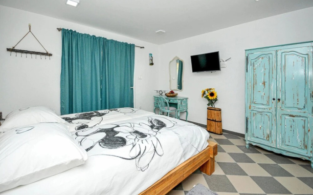 Awesome Home in Trogir With 4 Bedrooms, Jacuzzi and Sauna