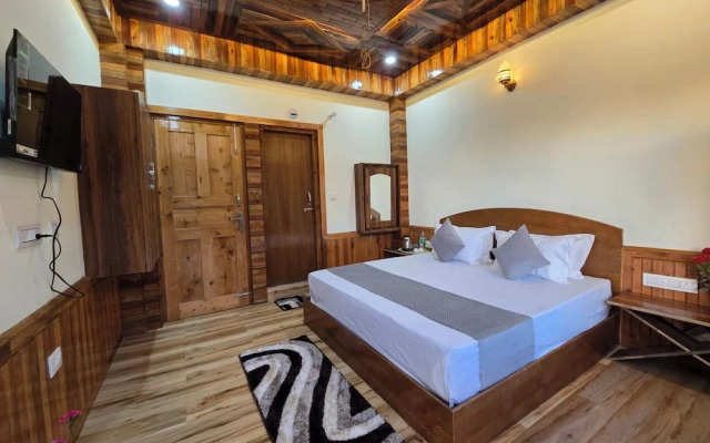The Wooden Nook Chail